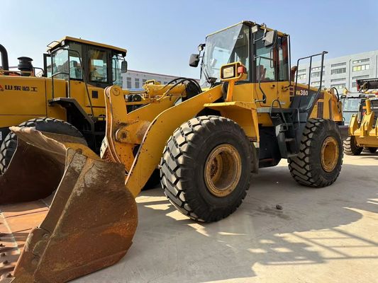Gebrauchtes Komatsu WA380 6-Rad-Lader Kompakt mit hoher Ladekapazität