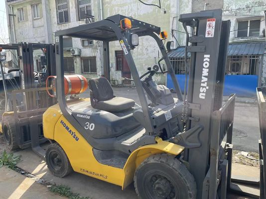 Gebrauchtes Komatsu 3 Tonnen Gas-Forklift in gutem Zustand Gebrauchtes 3 Tonnen-Forklift