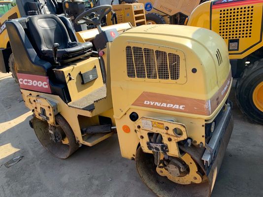 Gebrauchtes CC300G Dynapac Doppeltrommelwalzer in gutem Zustand