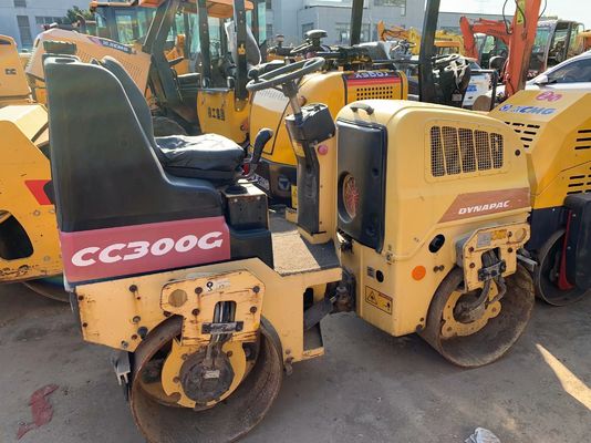 Gebrauchtes CC300G Dynapac Doppeltrommelwalzer in gutem Zustand