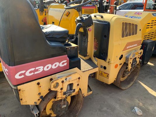 Gebrauchtes CC300G Dynapac Doppeltrommelwalzer in gutem Zustand