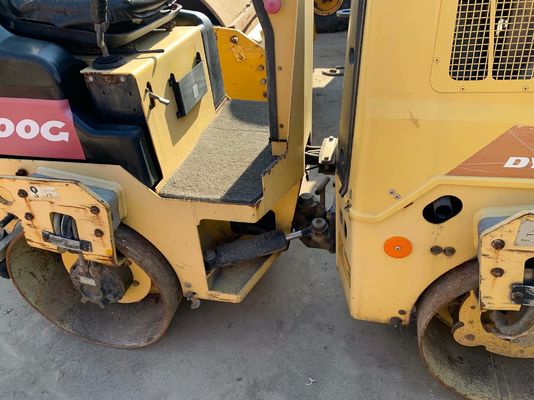 Gebrauchtes CC300G Dynapac Doppeltrommelwalzer in gutem Zustand