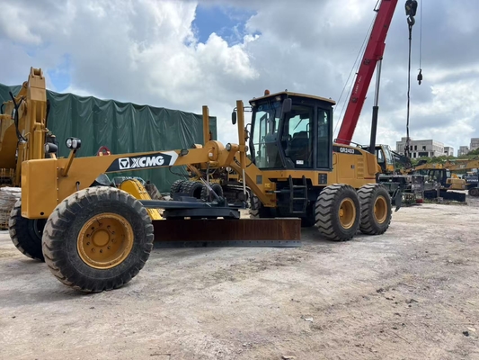 Ausgezeichneter Zustand Gebrauchte XCMG GR2403 Motorgrader mit hydraulischem Aufreißer zu verkaufen