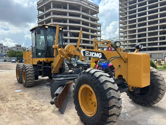 Ausgezeichneter Zustand Gebrauchte XCMG GR2403 Motorgrader mit hydraulischem Aufreißer zu verkaufen